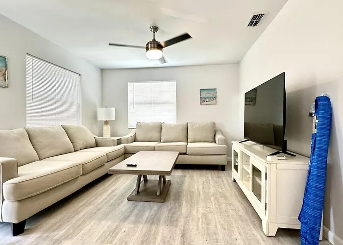 2bd 2ba Sandy W 3mins To Pool! Apartment