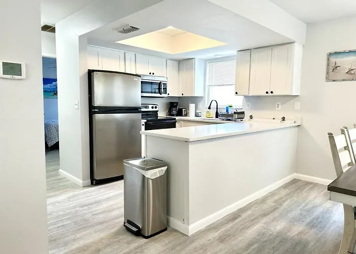 2bd 2ba Sandy W 3mins To Pool! Clearwater Beach