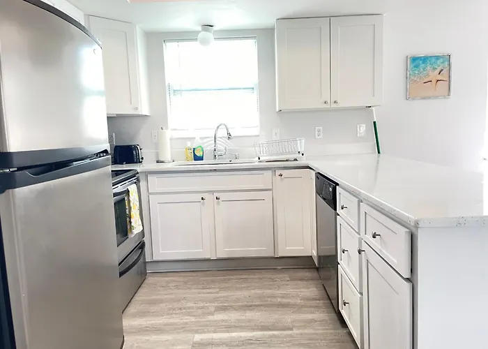 Apartment 2bd 2ba Sandy W 3mins To Pool! Clearwater Beach