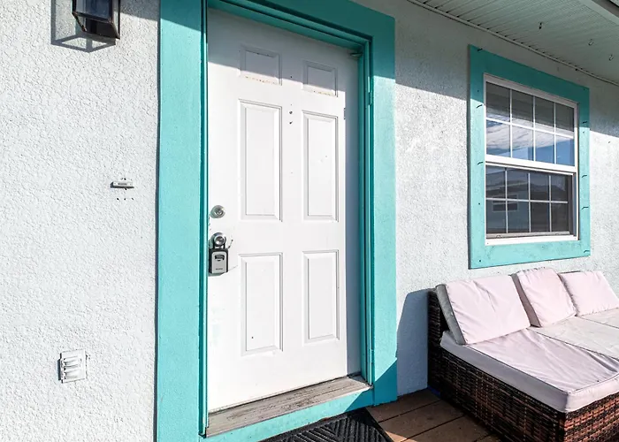Apartment 2bd 2ba Sandy W 3mins To Pool! Clearwater Beach
