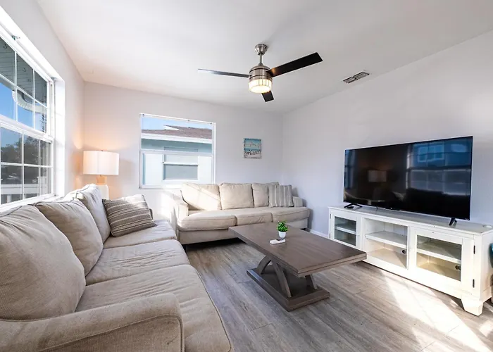 2bd 2ba Sandy W 3mins To Pool! Apartment
