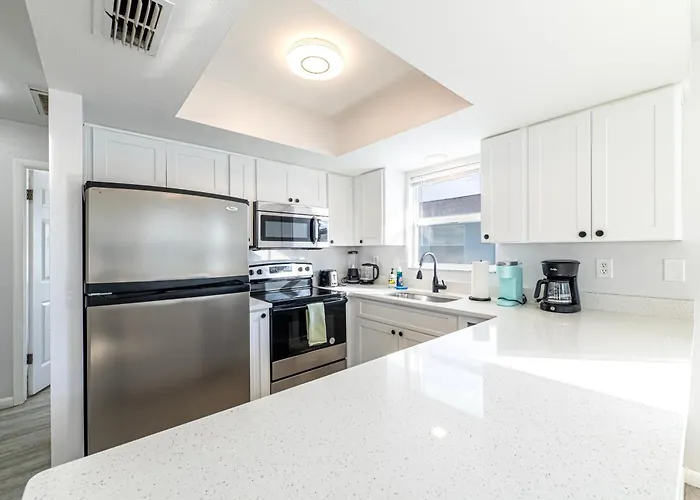 2bd 2ba Sandy W 3mins To Pool! Clearwater Beach