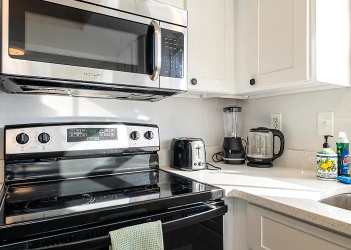 2bd 2ba Sandy W 3mins To Pool! Apartment *