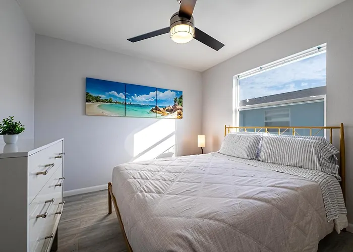 Apartment 2bd 2ba Sandy W 3mins To Pool! Clearwater Beach