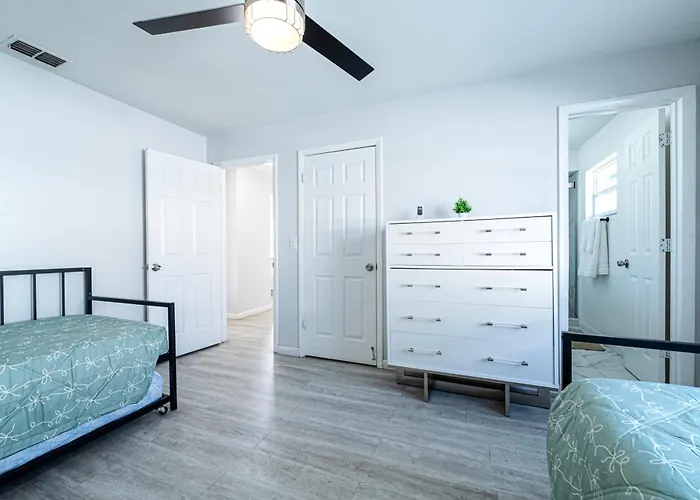 2bd 2ba Sandy W 3mins To Pool! Apartment
