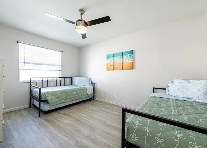 2bd 2ba Sandy W 3mins To Pool! Clearwater Beach