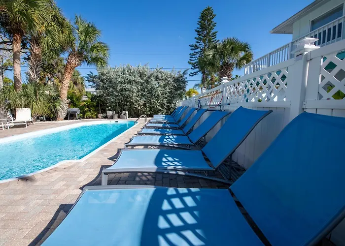 Apartment 2bd 2ba Sandy W 3mins To Pool! Clearwater Beach